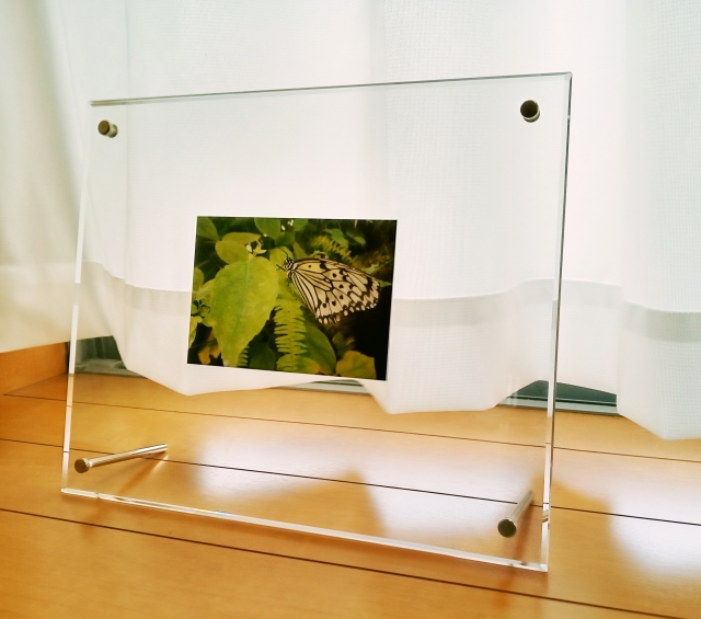 ダイソーアクリル板